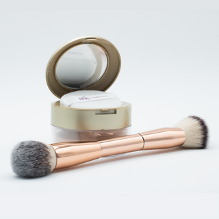 Setting powder brush with Fable Signature Edition SHIMR Setting POWDR