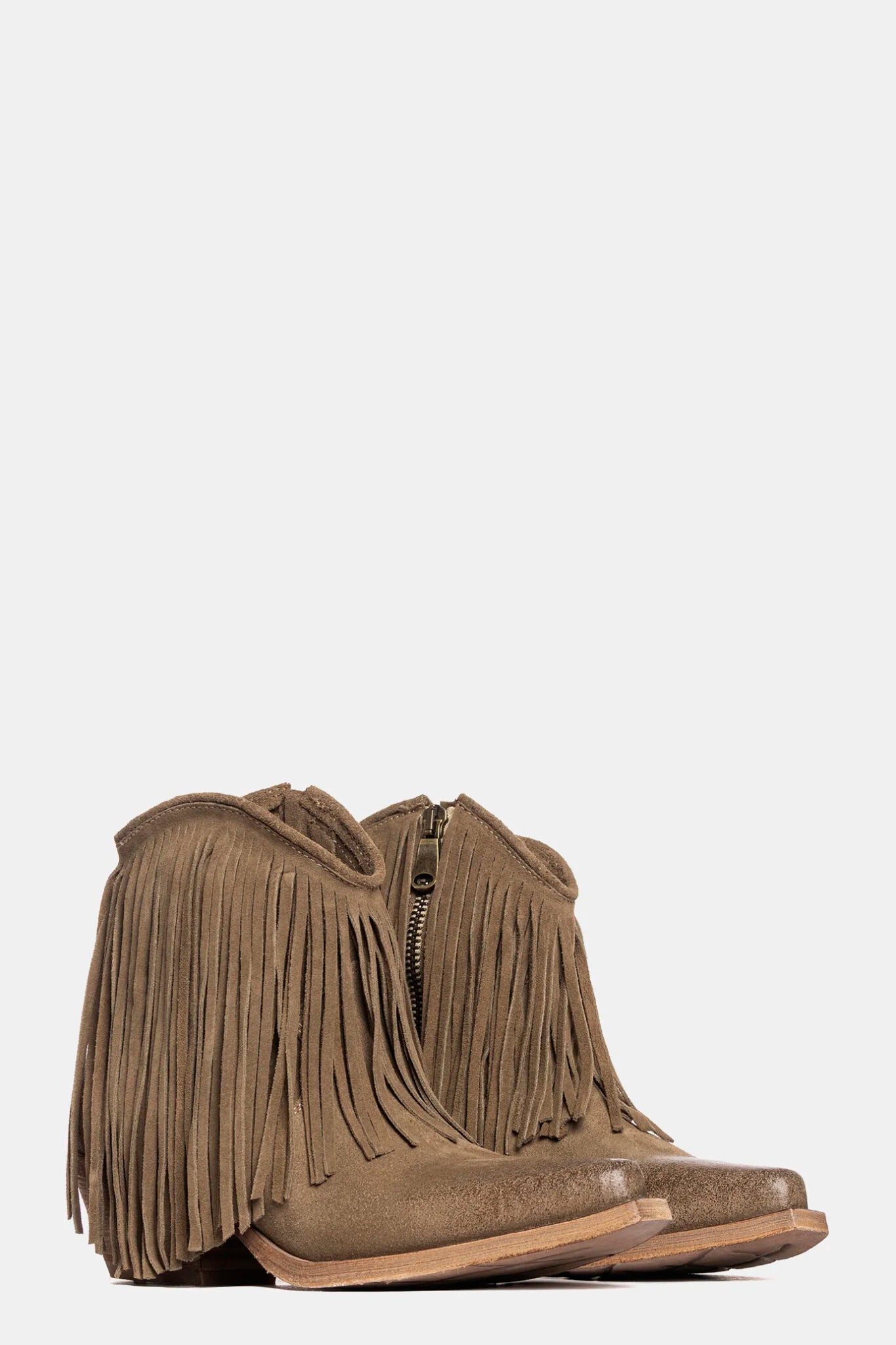 Texano con frange tortora Metisse indossato con vestito lungo boho chic