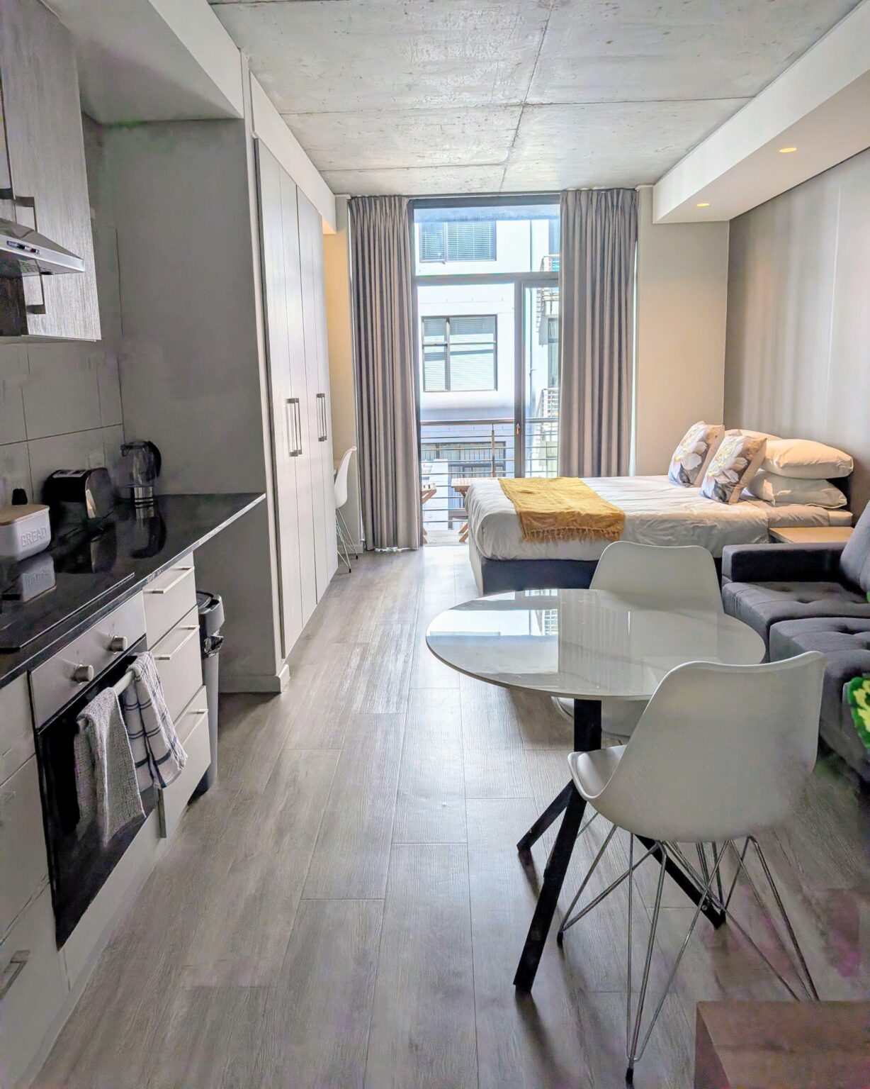 Fully furnished studio for rent in Woodstock Quarter