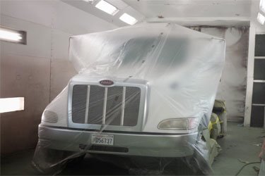 Commercial truck repair service